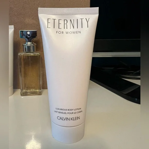 Brand new never opened Calvin Klein perfume and skin care gift set! - Picture 5 of 5